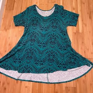 LulaRoe Green Perfect T